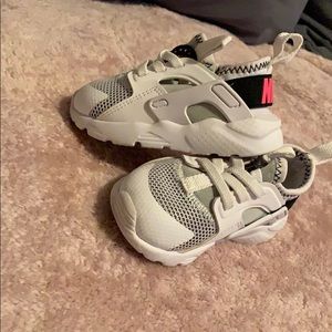 Hitache’s Toddler size 6